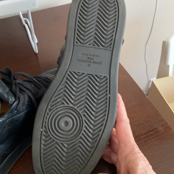 Athletic_Shoes